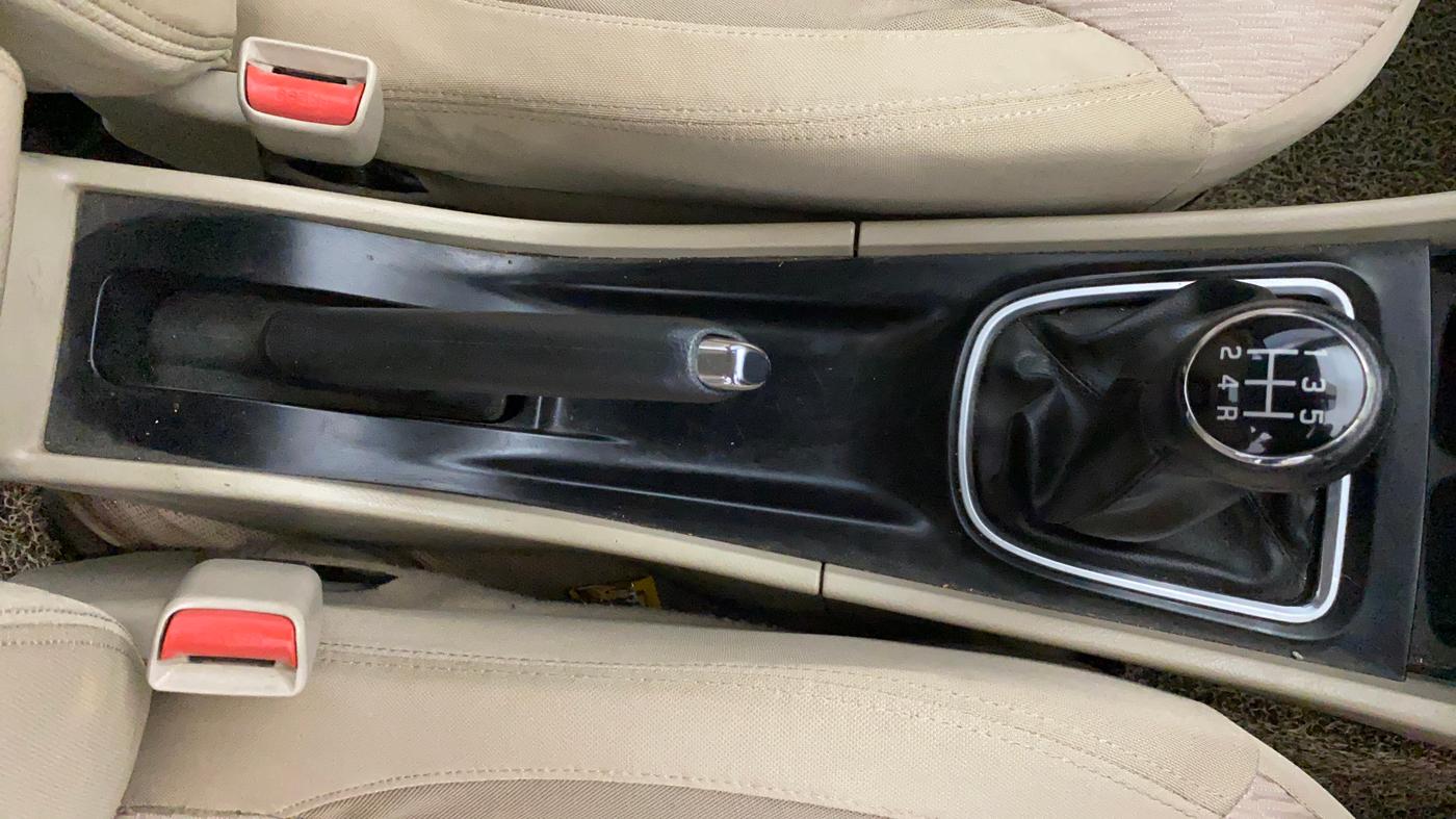 2018 Maruti Ciaz DELTA 1.5 SHVS MT PETROL, Petrol, Manual, 48,974 km, Gear Lever