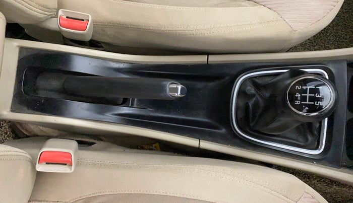 2018 Maruti Ciaz DELTA 1.5 SHVS MT PETROL, Petrol, Manual, 48,974 km, Gear Lever