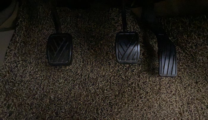 2018 Maruti Ciaz DELTA 1.5 SHVS MT PETROL, Petrol, Manual, 48,974 km, Pedals