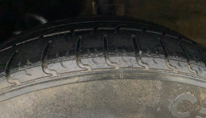 2018 Maruti Ciaz DELTA 1.5 SHVS MT PETROL, Petrol, Manual, 48,974 km, Left Front Tyre Tread