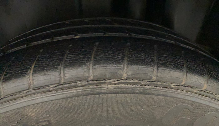 2018 Maruti Ciaz DELTA 1.5 SHVS MT PETROL, Petrol, Manual, 48,974 km, Left Rear Tyre Tread