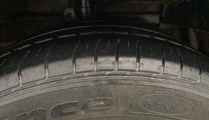 2018 Maruti Ciaz DELTA 1.5 SHVS MT PETROL, Petrol, Manual, 48,974 km, Right Front Tyre Tread