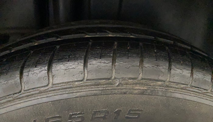 2018 Maruti Ciaz DELTA 1.5 SHVS MT PETROL, Petrol, Manual, 48,974 km, Right Rear Tyre Tread