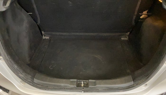 2016 Honda Jazz 1.2L I-VTEC SV, Petrol, Manual, 62,206 km, Boot Inside