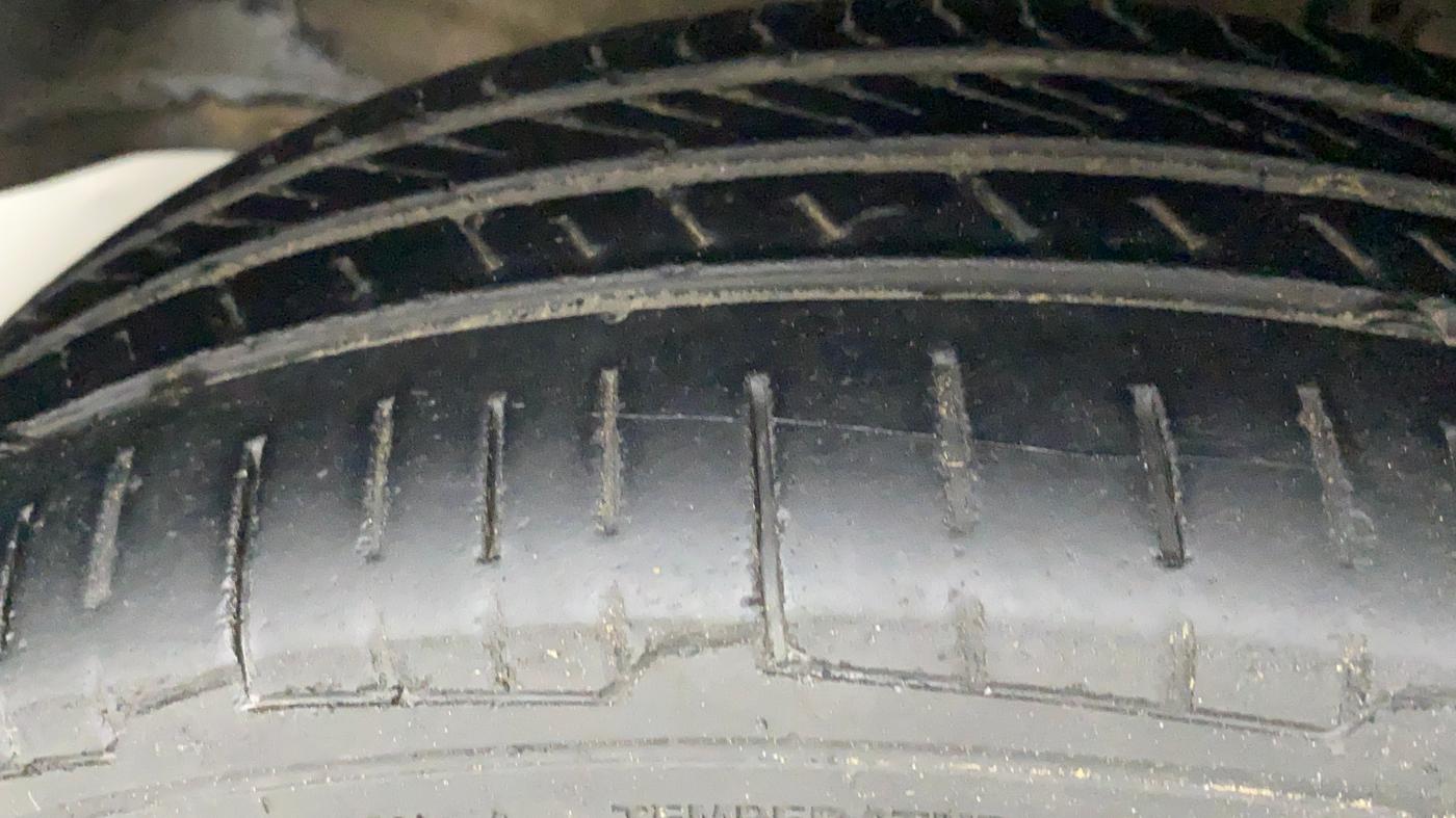 2012 Maruti Wagon R 1.0 VXI, Petrol, Manual, 50,802 km, Left Front Tyre Tread
