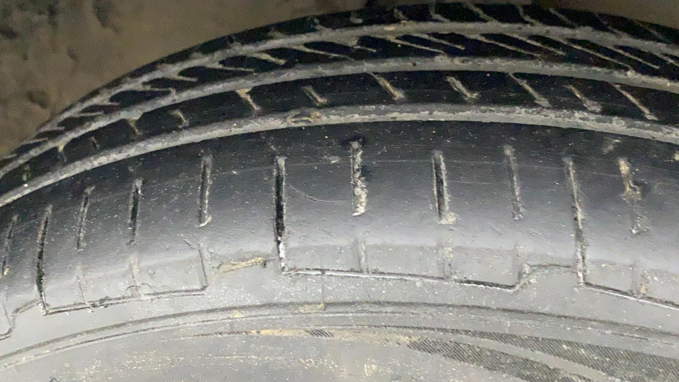 2012 Maruti Wagon R 1.0 VXI, Petrol, Manual, 50,802 km, Right Front Tyre Tread