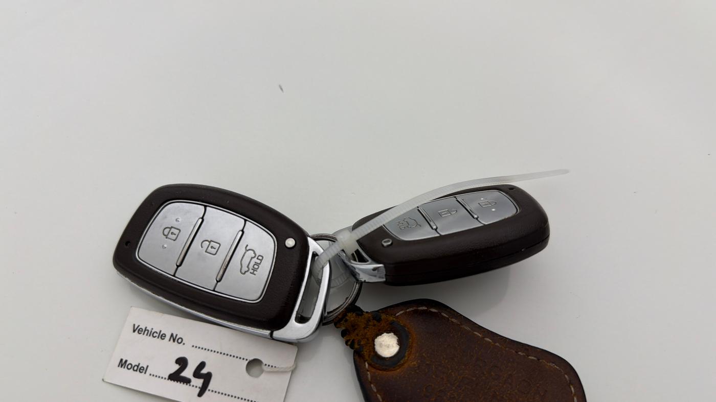 2016 Hyundai Creta SX PLUS 1.6 PETROL, Petrol, Manual, 62,579 km, Key Close Up