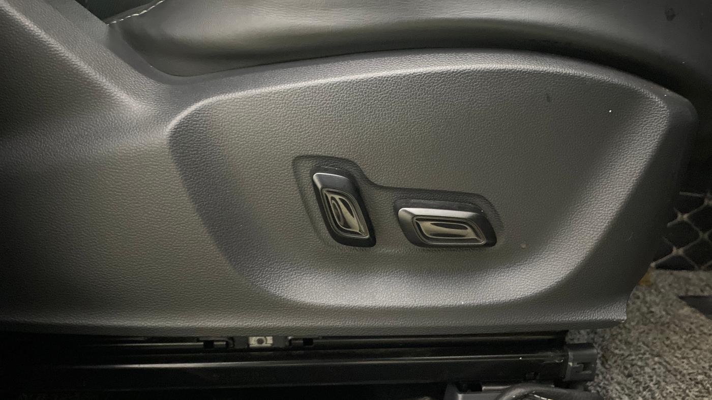 2023 MG ASTOR SHARP 1.5 CVT, Petrol, Automatic, 20,280 km, Driver Side Adjustment Panel
