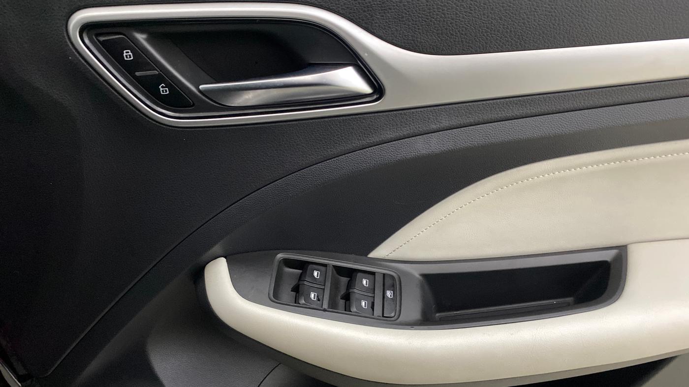 2023 MG ASTOR SHARP 1.5 CVT, Petrol, Automatic, 20,280 km, Driver Side Door Panels Control
