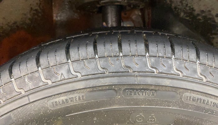 2018 Maruti Dzire VXI AMT, Petrol, Automatic, 97,595 km, Right Front Tyre Tread
