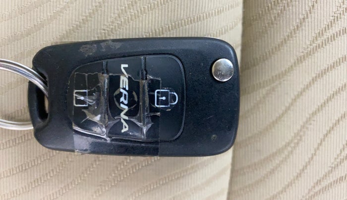 2012 Hyundai Verna FLUIDIC 1.6 VTVT EX, Petrol, Manual, 37,666 km, Key Close Up