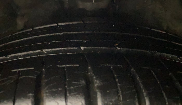 2012 Hyundai Verna FLUIDIC 1.6 VTVT EX, Petrol, Manual, 37,666 km, Right Front Tyre Tread