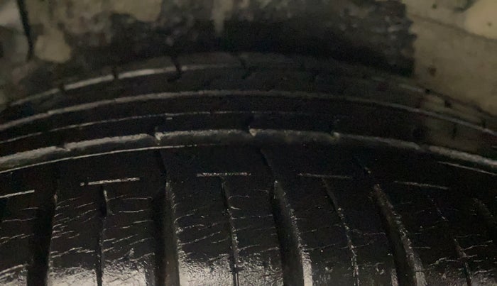 2012 Hyundai Verna FLUIDIC 1.6 VTVT EX, Petrol, Manual, 37,666 km, Right Rear Tyre Tread
