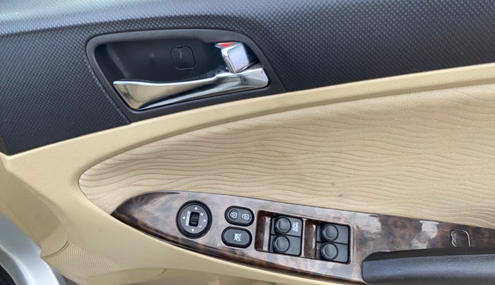 2012 Hyundai Verna FLUIDIC 1.6 VTVT EX, Petrol, Manual, 37,666 km, Driver Side Door Panels Control