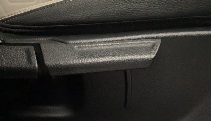 2020 KIA SONET HTX 1.0 IMT, Petrol, Manual, 47,182 km, Driver Side Adjustment Panel