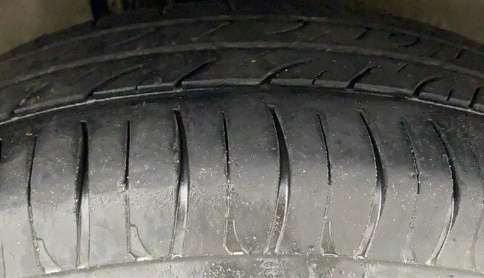 2015 Maruti Celerio VXI, Petrol, Manual, 80,029 km, Right Front Tyre Tread