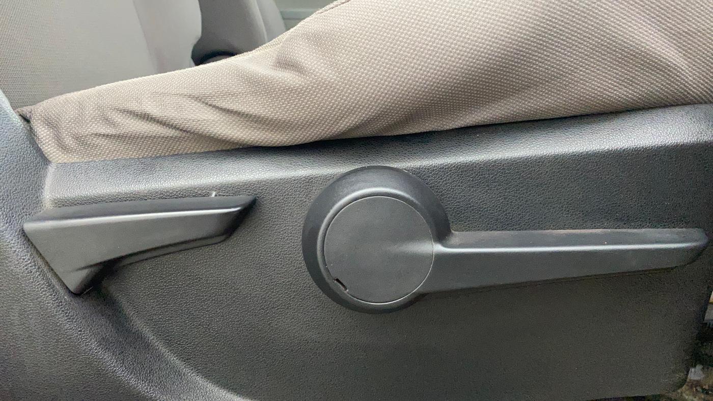 2016 Mahindra Kuv100 K6 PLUS D 5 STR, Diesel, Manual, 1,06,363 km, Driver Side Adjustment Panel