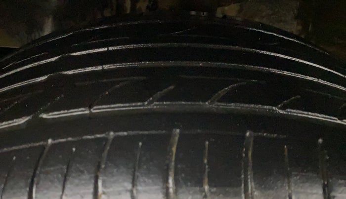 2016 Mahindra Kuv100 K6 PLUS D 5 STR, Diesel, Manual, 1,06,256 km, Left Front Tyre Tread