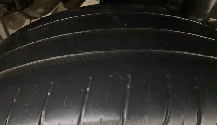 2016 Mahindra Kuv100 K6 PLUS D 5 STR, Diesel, Manual, 1,06,256 km, Left Rear Tyre Tread