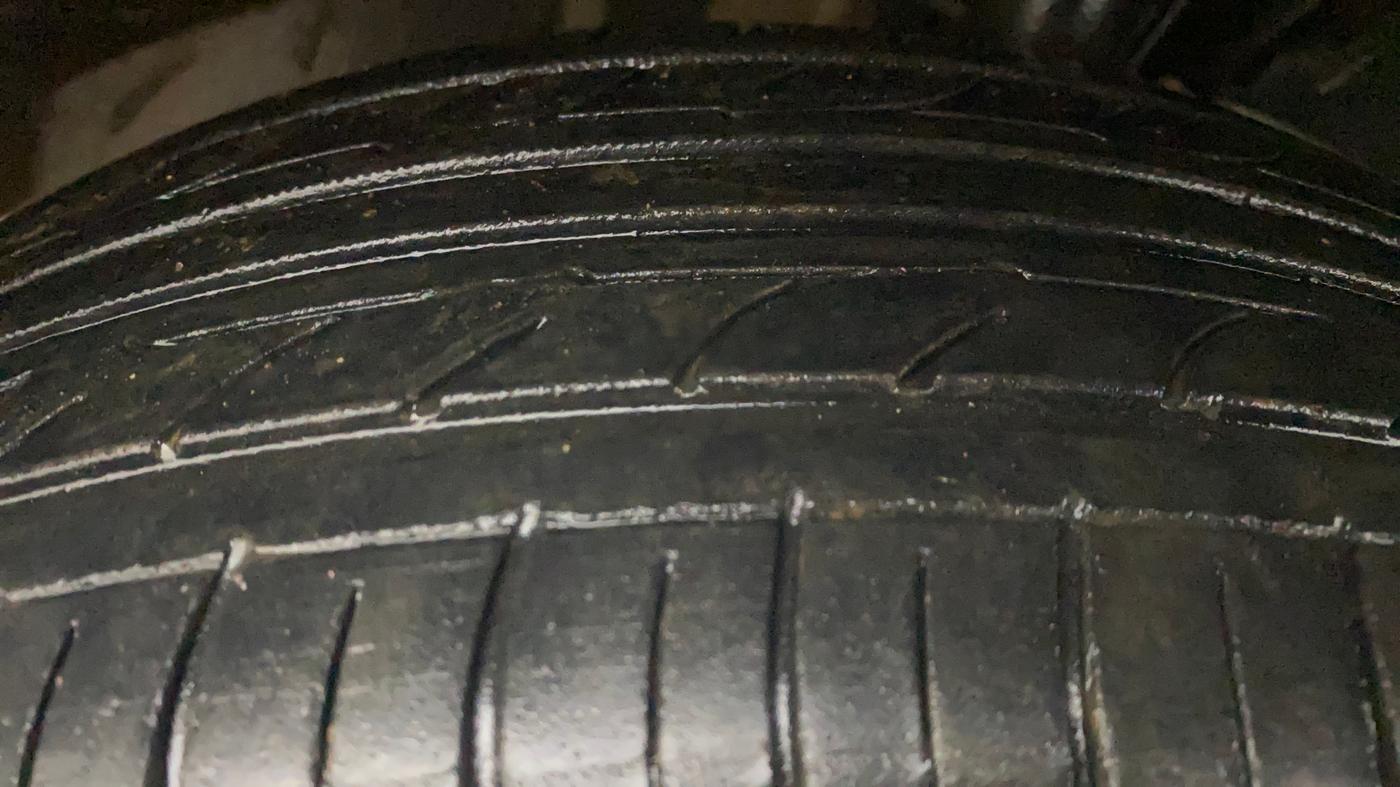2016 Mahindra Kuv100 K6 PLUS D 5 STR, Diesel, Manual, 1,06,363 km, Right Front Tyre Tread