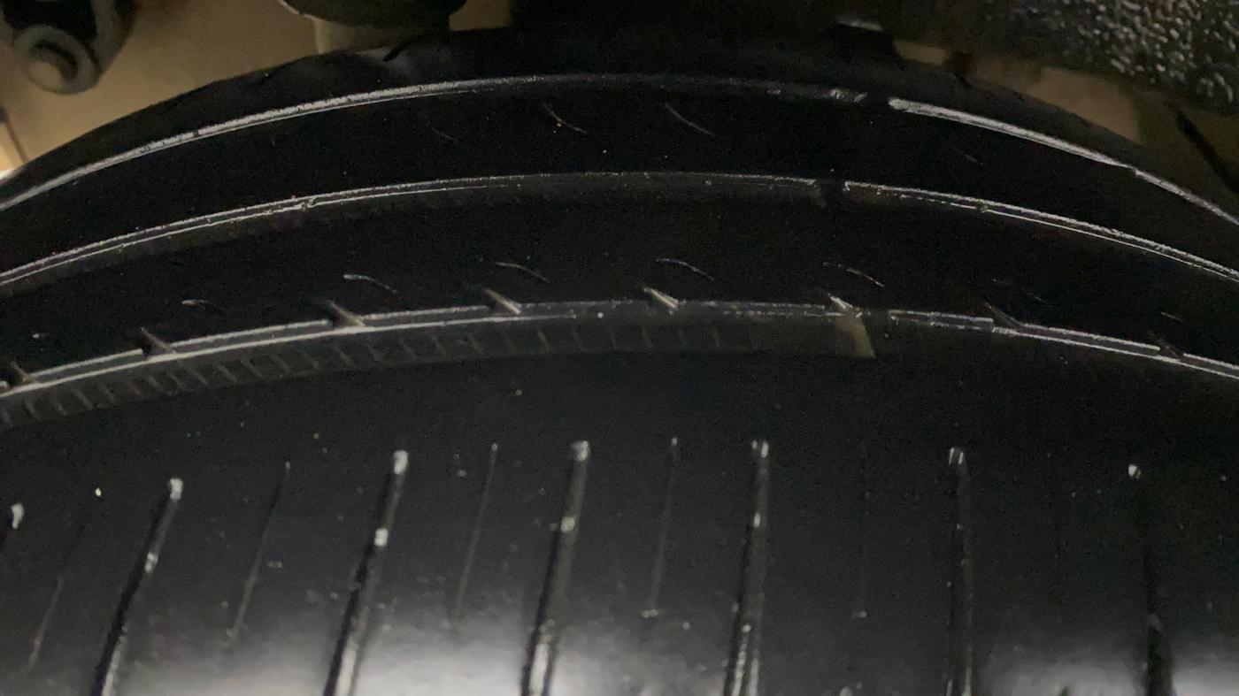 2016 Mahindra Kuv100 K6 PLUS D 5 STR, Diesel, Manual, 1,06,363 km, Right Rear Tyre Tread
