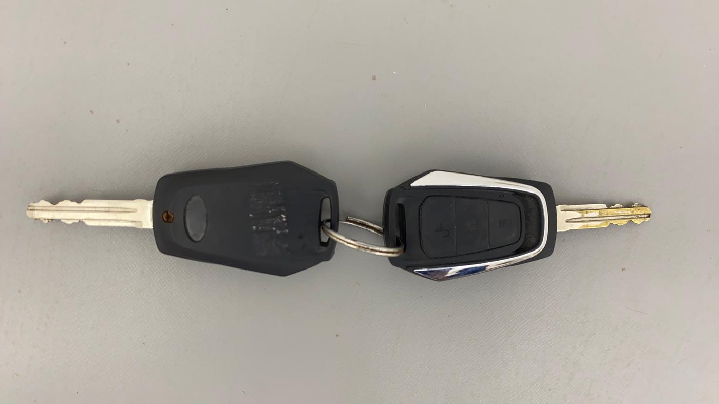 2016 Mahindra Kuv100 K6 PLUS D 5 STR, Diesel, Manual, 1,06,363 km, Key Close Up