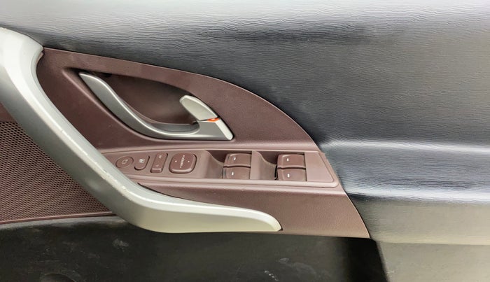 2013 Mahindra XUV500 W8, Diesel, Manual, 82,502 km, Driver Side Door Panels Control