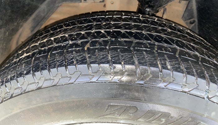 2013 Mahindra XUV500 W8, Diesel, Manual, 82,502 km, Left Front Tyre Tread