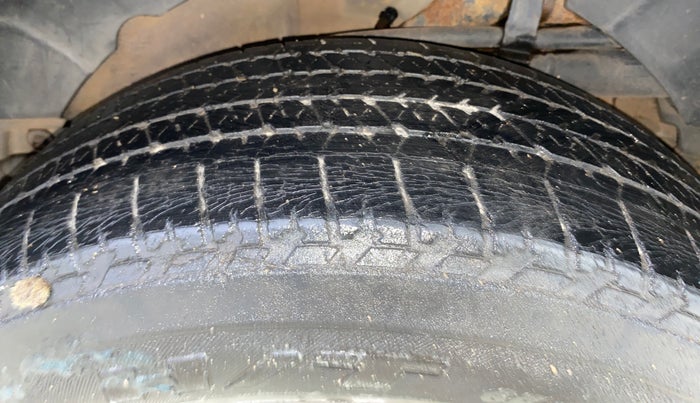 2013 Mahindra XUV500 W8, Diesel, Manual, 82,502 km, Left Rear Tyre Tread