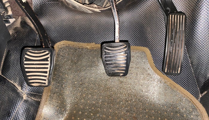 2013 Mahindra XUV500 W8, Diesel, Manual, 82,502 km, Pedals