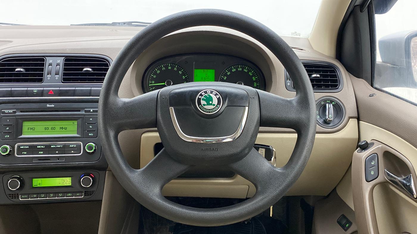 2012 Skoda Rapid ELEGANCE 1.6 TDI MT, Diesel, Manual, 81,566 km, Steering Wheel Close Up