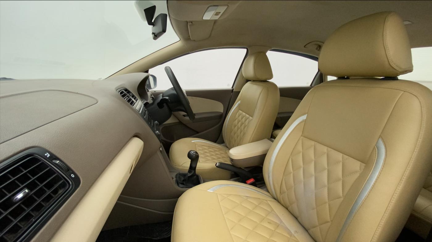 2012 Skoda Rapid ELEGANCE 1.6 TDI MT, Diesel, Manual, 81,566 km, Right Side Front Door Cabin