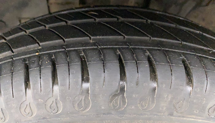2020 Renault Kwid 1.0 RXL AT, Petrol, Automatic, 17,050 km, Left Front Tyre Tread