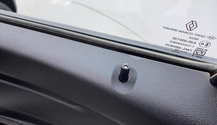2020 Renault Kwid 1.0 RXL AT, Petrol, Automatic, 17,050 km, Lock system - Door lock knob has minor damage