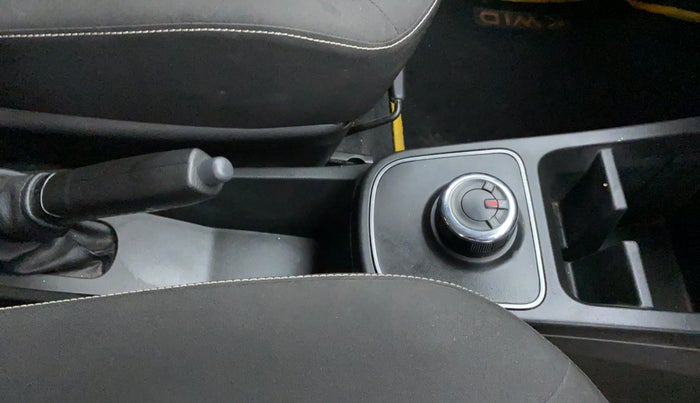 2020 Renault Kwid 1.0 RXL AT, Petrol, Automatic, 17,050 km, Gear Lever