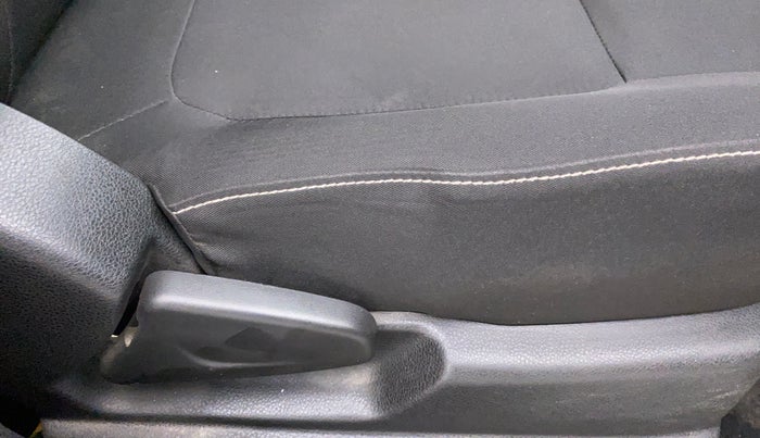 2020 Renault Kwid 1.0 RXL AT, Petrol, Automatic, 17,050 km, Driver Side Adjustment Panel