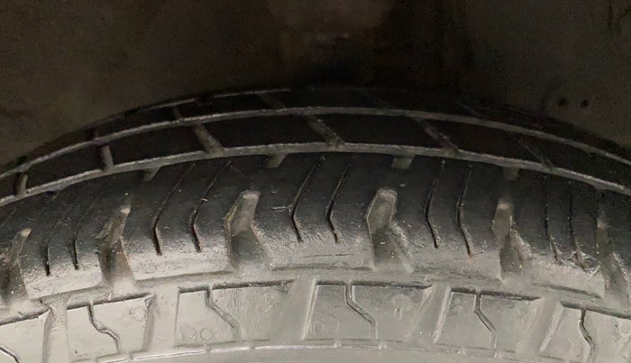 2015 Hyundai Eon ERA +, Petrol, Manual, 76,944 km, Right Front Tyre Tread