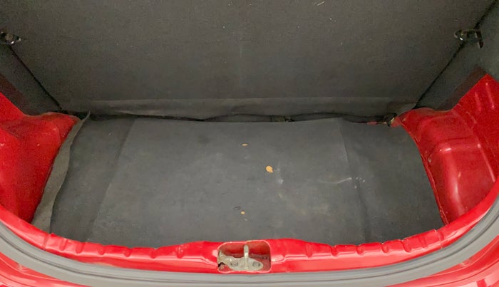 2015 Hyundai Eon ERA +, Petrol, Manual, 76,944 km, Boot Inside