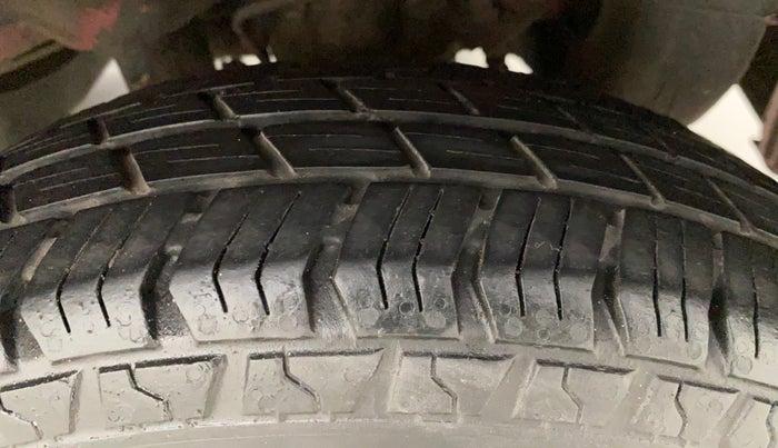 2015 Hyundai Eon ERA +, Petrol, Manual, 76,944 km, Left Rear Tyre Tread
