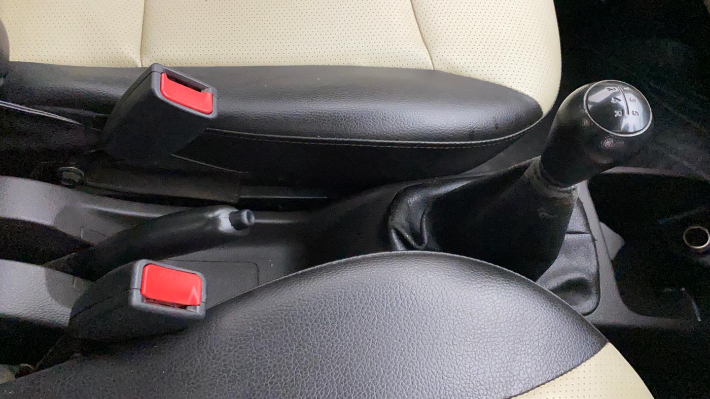 2015 Hyundai Eon ERA +, Petrol, Manual, 76,944 km, Gear Lever