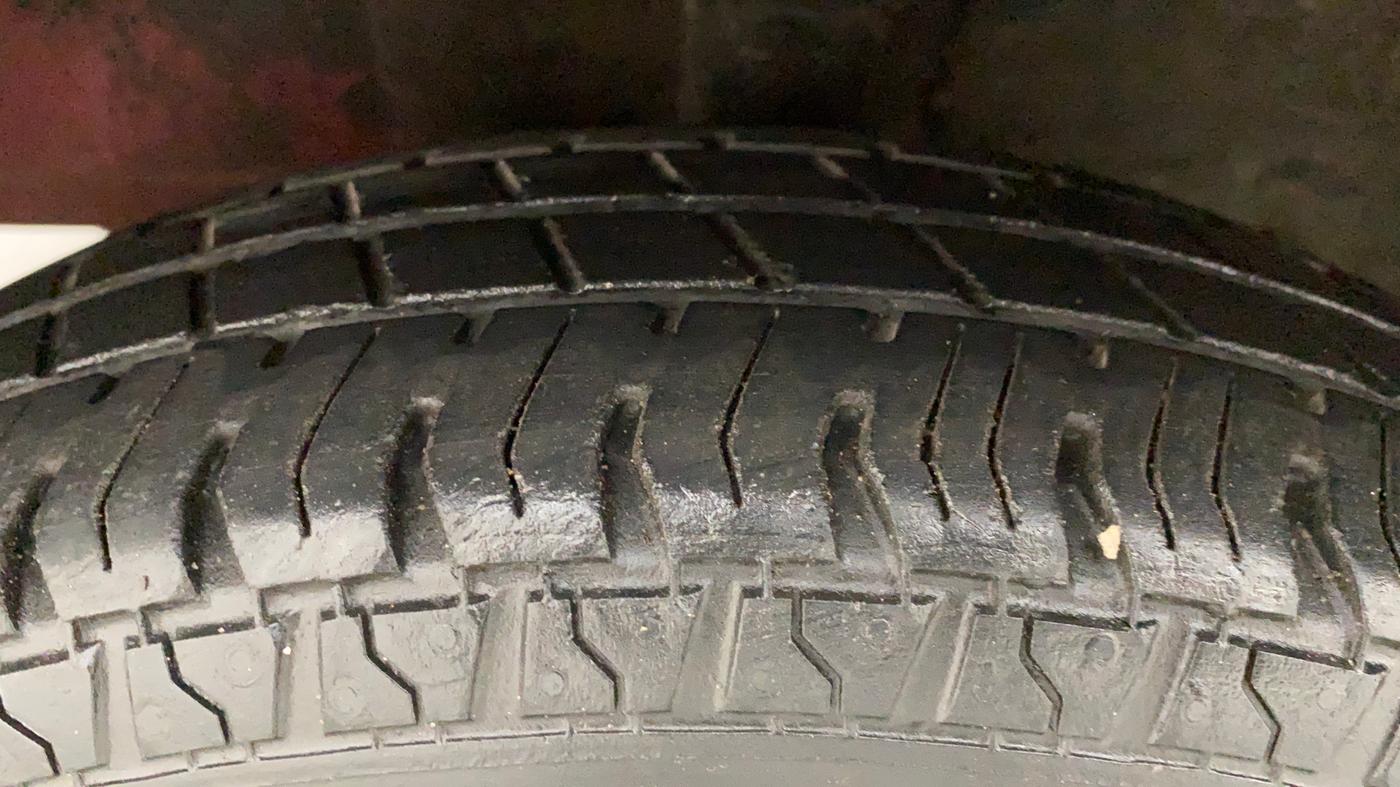 2015 Hyundai Eon ERA +, Petrol, Manual, 76,944 km, Left Front Tyre Tread