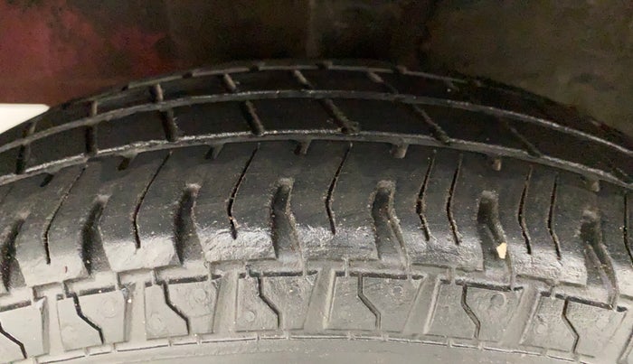 2015 Hyundai Eon ERA +, Petrol, Manual, 76,944 km, Left Front Tyre Tread