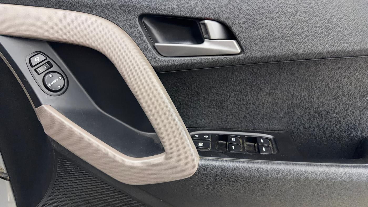 2016 Hyundai Creta SX PLUS AT 1.6 PETROL, Petrol, Automatic, 1,00,954 km, Driver Side Door Panels Control