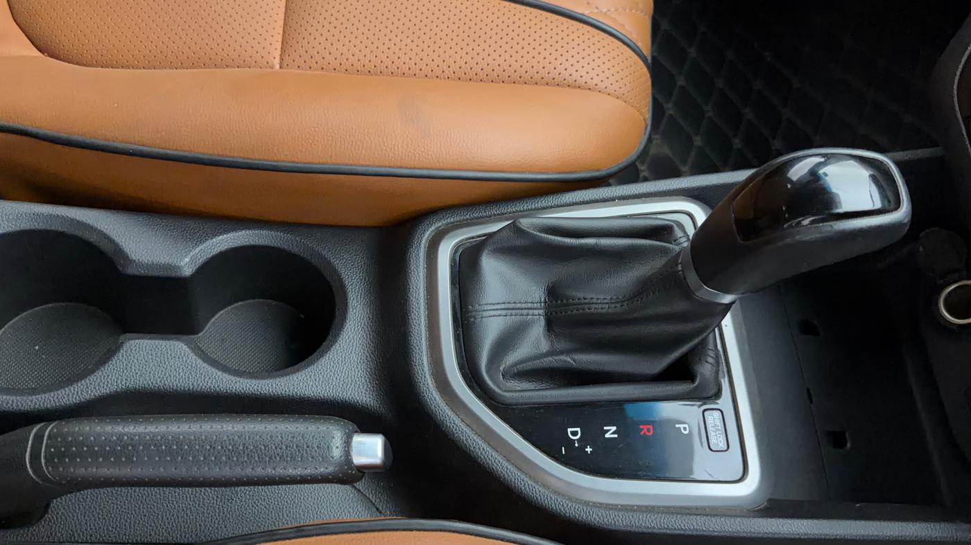 2016 Hyundai Creta SX PLUS AT 1.6 PETROL, Petrol, Automatic, 1,00,954 km, Gear Lever