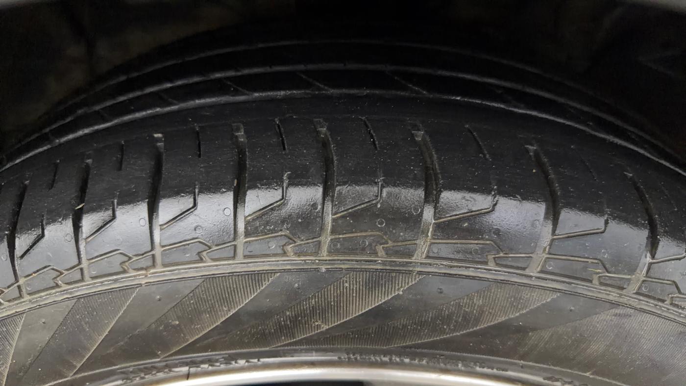 2016 Hyundai Creta SX PLUS AT 1.6 PETROL, Petrol, Automatic, 1,00,954 km, Right Front Tyre Tread