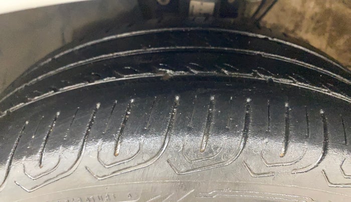 2015 Volkswagen Polo HIGHLINE1.2L, Petrol, Manual, 63,107 km, Left Front Tyre Tread