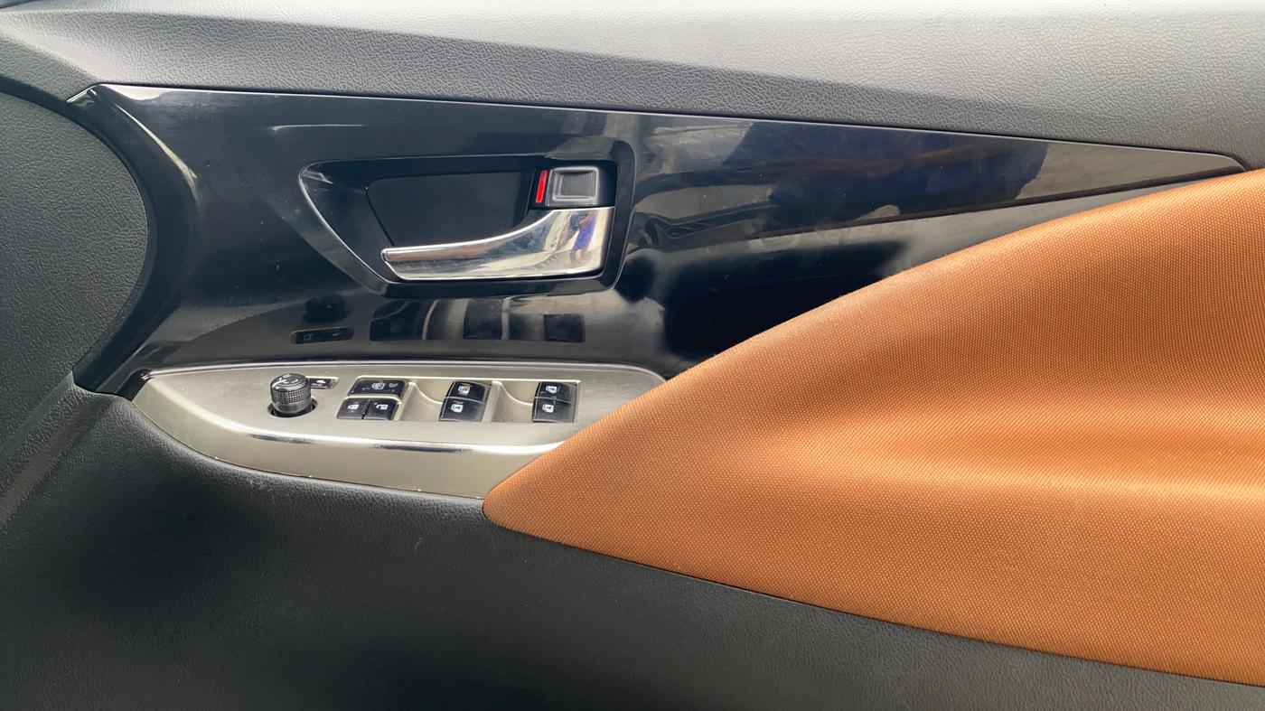 2022 Toyota Innova Crysta 2.7 ZX AT 7 STR, Petrol, Automatic, 35,119 km, Driver Side Door Panels Control