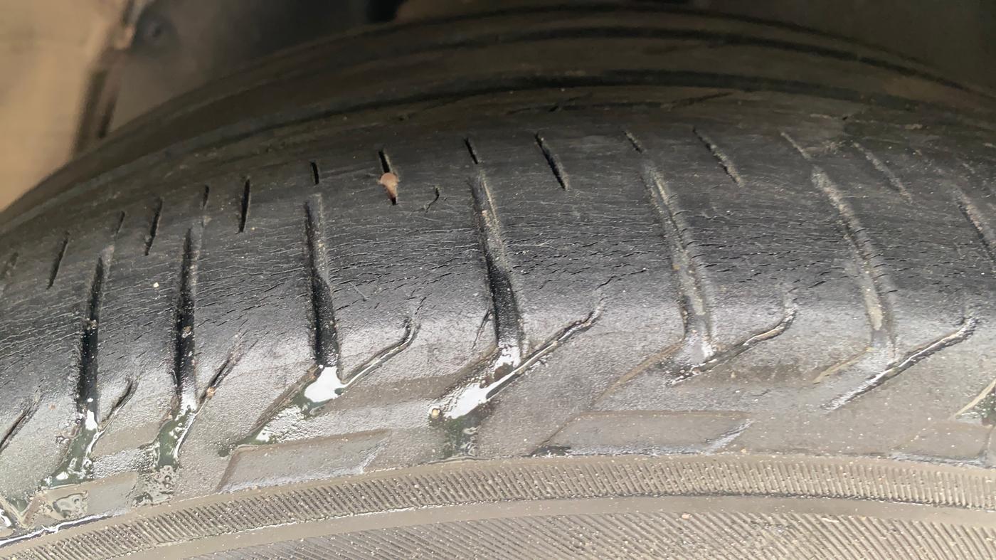 2022 Toyota Innova Crysta 2.7 ZX AT 7 STR, Petrol, Automatic, 35,119 km, Right Front Tyre Tread