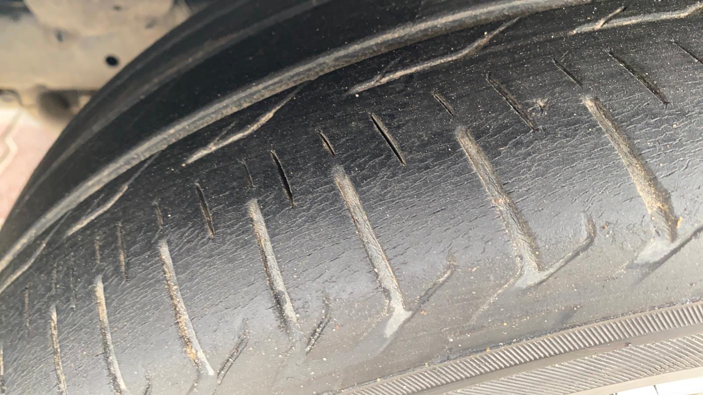 2022 Toyota Innova Crysta 2.7 ZX AT 7 STR, Petrol, Automatic, 35,119 km, Left Front Tyre Tread