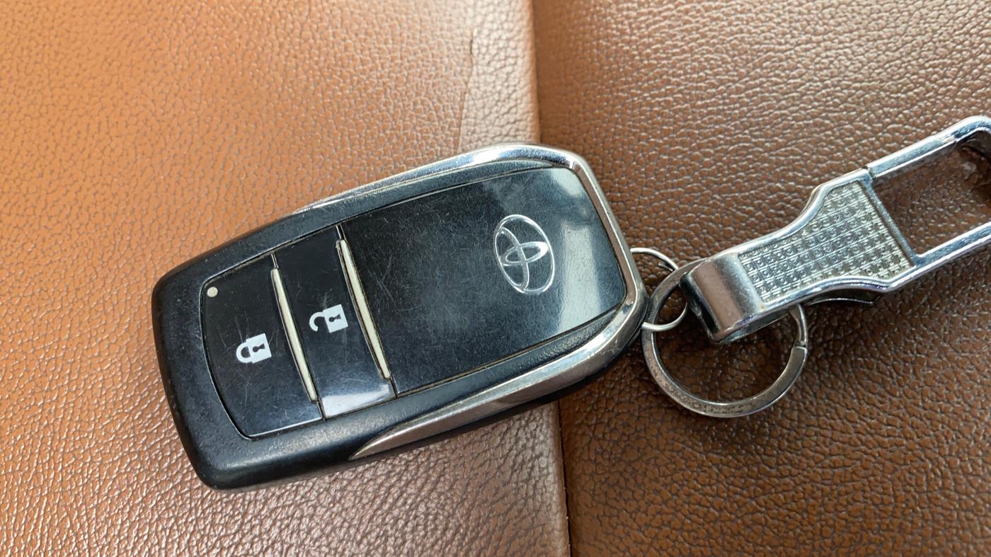 2022 Toyota Innova Crysta 2.7 ZX AT 7 STR, Petrol, Automatic, 35,119 km, Key Close Up